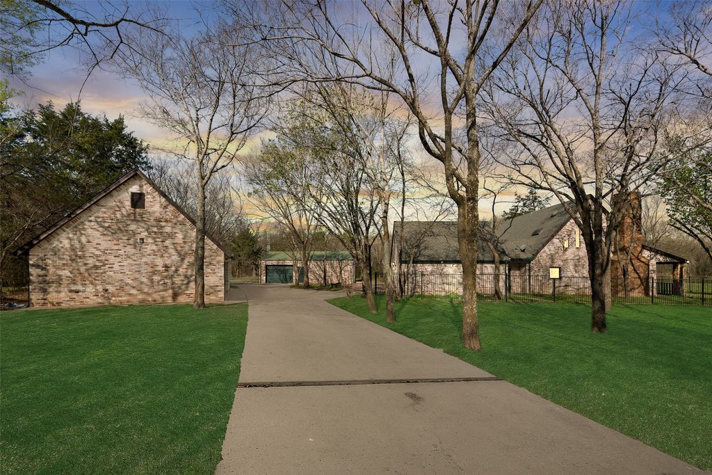 881 Vz County Road 2132, Canton, TX 75103