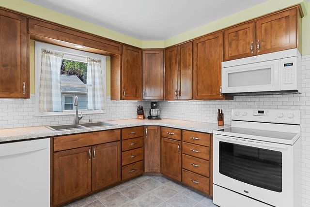 613 E BYRD STREET, Appleton, WI 54911