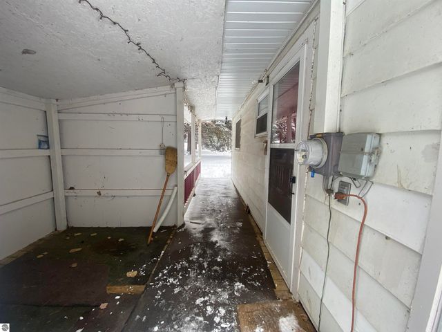 1240 Quigley Road, West Branch, MI 48661