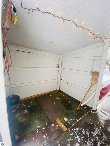 1240 Quigley Road, West Branch, MI 48661