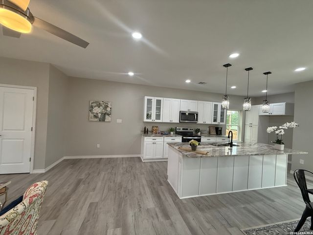 656 Canyon Circle, Canyon Lake, TX 78133