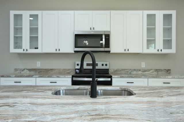 656 Canyon Circle, Canyon Lake, TX 78133