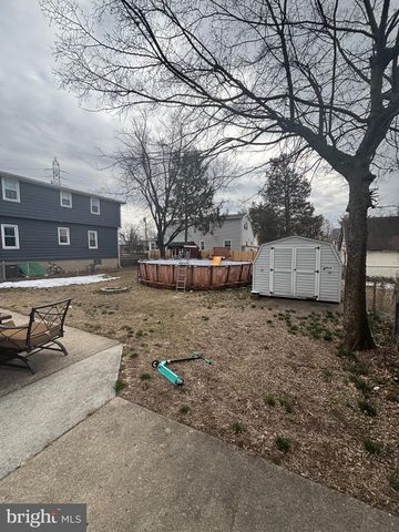 22 E THOMPSON AVE, Gloucester City, NJ 08030