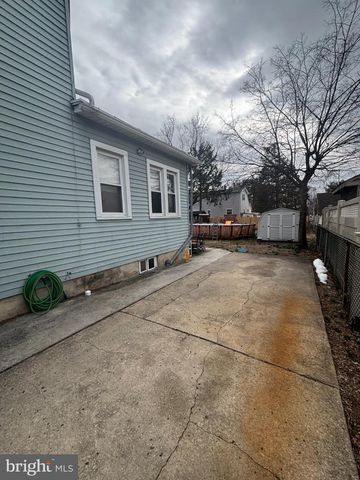 22 E THOMPSON AVE, Gloucester City, NJ 08030