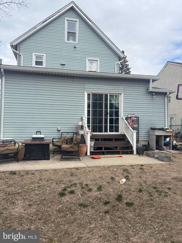 22 E THOMPSON AVE, Gloucester City, NJ 08030