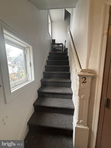 22 E THOMPSON AVE, Gloucester City, NJ 08030