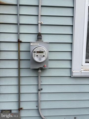 22 E THOMPSON AVE, Gloucester City, NJ 08030