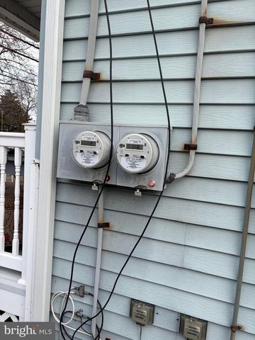 22 E THOMPSON AVE, Gloucester City, NJ 08030