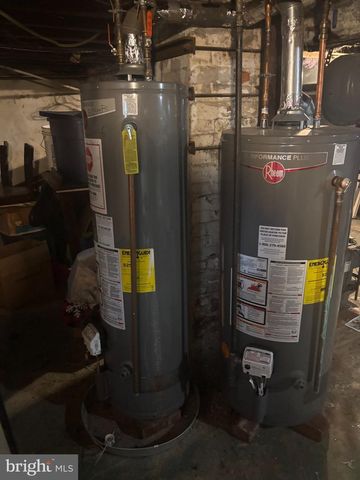 22 E THOMPSON AVE, Gloucester City, NJ 08030