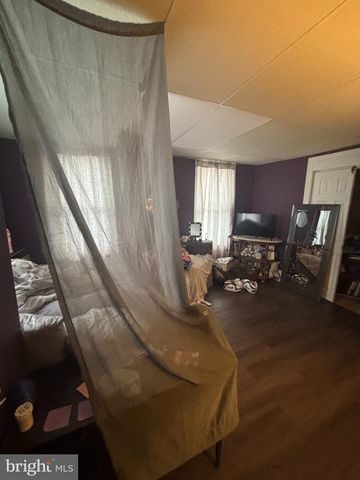 22 E THOMPSON AVE, Gloucester City, NJ 08030