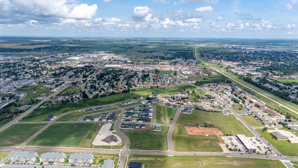 - State Avenue N, Dickinson, ND 58601 photo 12