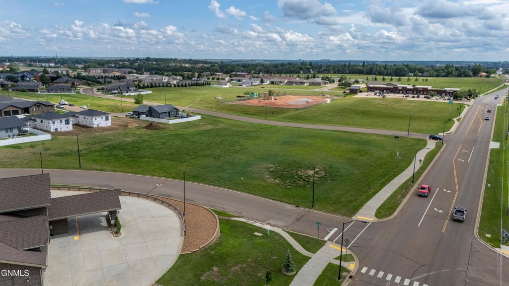 - State Avenue N, Dickinson, ND 58601 photo 5