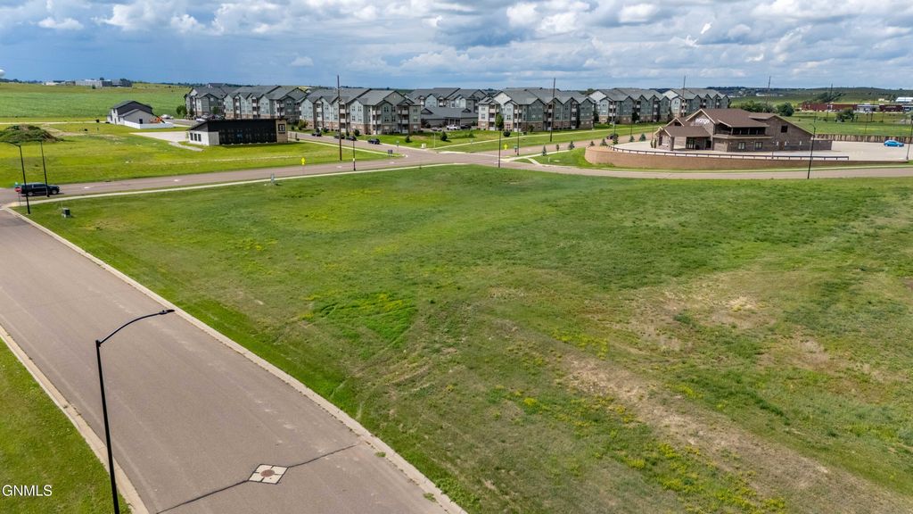 - State Avenue N, Dickinson, ND 58601 photo 7