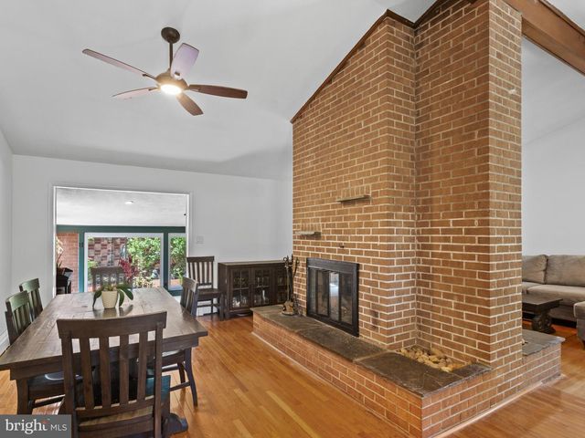 1811 CLAYTON DR, Oxon Hill, MD 20745