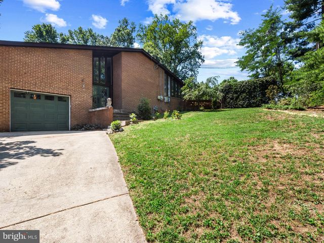 1811 CLAYTON DR, Oxon Hill, MD 20745