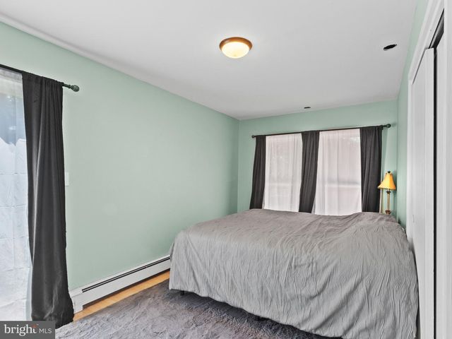 1811 CLAYTON DR, Oxon Hill, MD 20745