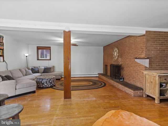 1811 CLAYTON DR, Oxon Hill, MD 20745
