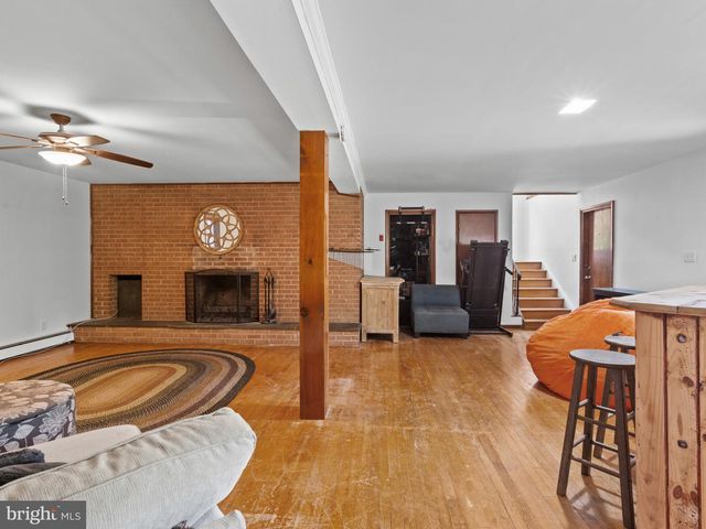 1811 CLAYTON DR, Oxon Hill, MD 20745