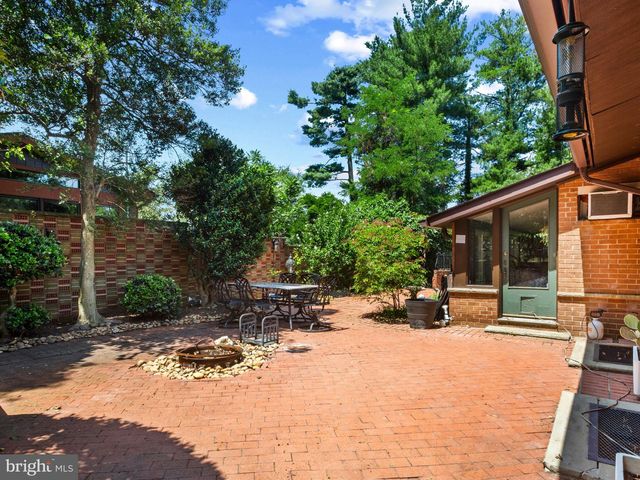 1811 CLAYTON DR, Oxon Hill, MD 20745