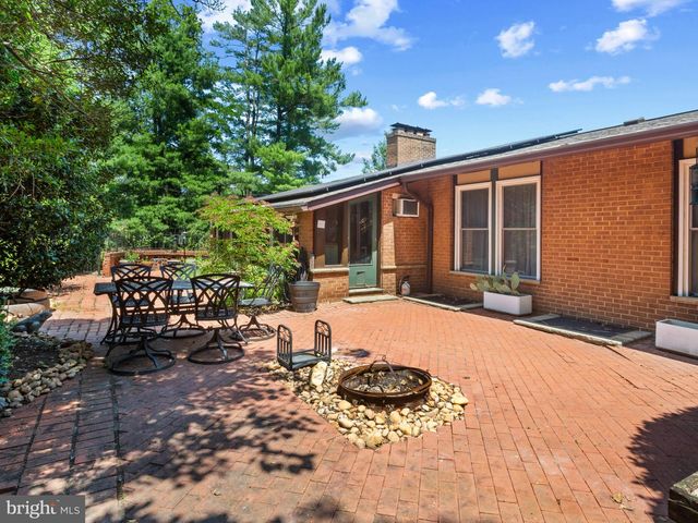 1811 CLAYTON DR, Oxon Hill, MD 20745