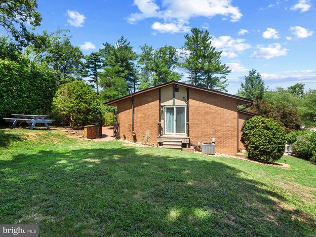 1811 CLAYTON DR, Oxon Hill, MD 20745