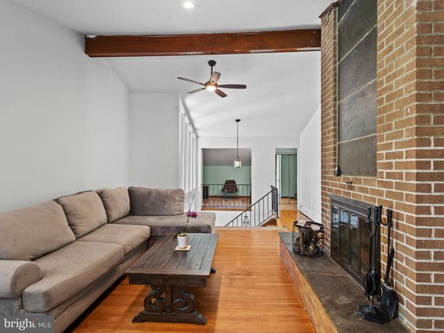 1811 CLAYTON DR, Oxon Hill, MD 20745