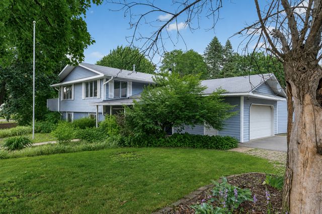 2330 Charles Street N, North Saint Paul, MN 55109