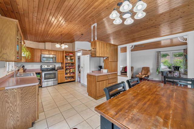 2330 Charles Street N, North Saint Paul, MN 55109