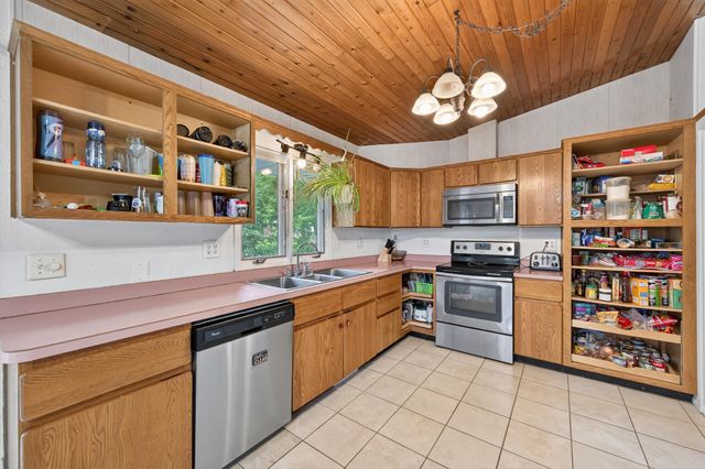 2330 Charles Street N, North Saint Paul, MN 55109