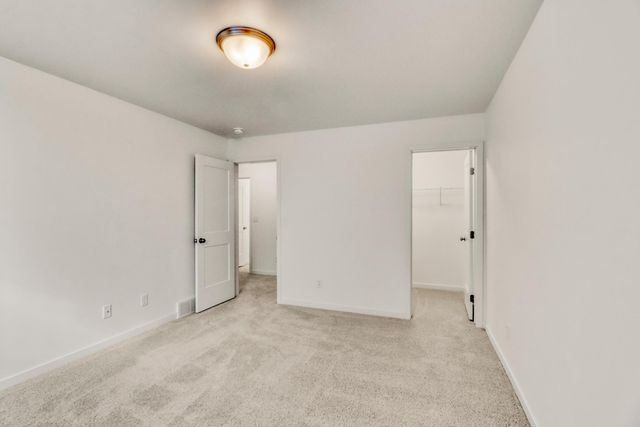 2575 Golden Lane S, Fargo, ND 58104