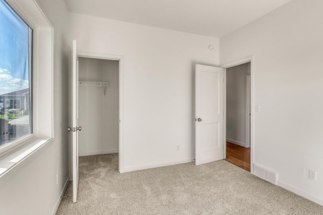 2575 Golden Lane S, Fargo, ND 58104