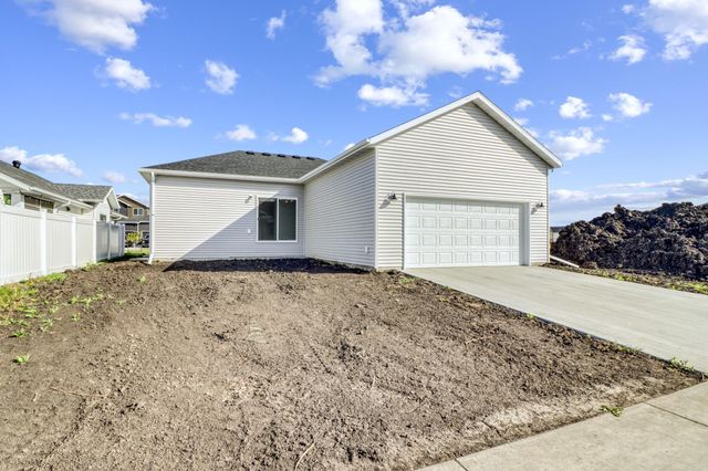 2575 Golden Lane S, Fargo, ND 58104