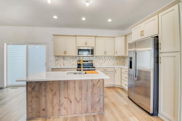 2575 Golden Lane S, Fargo, ND 58104