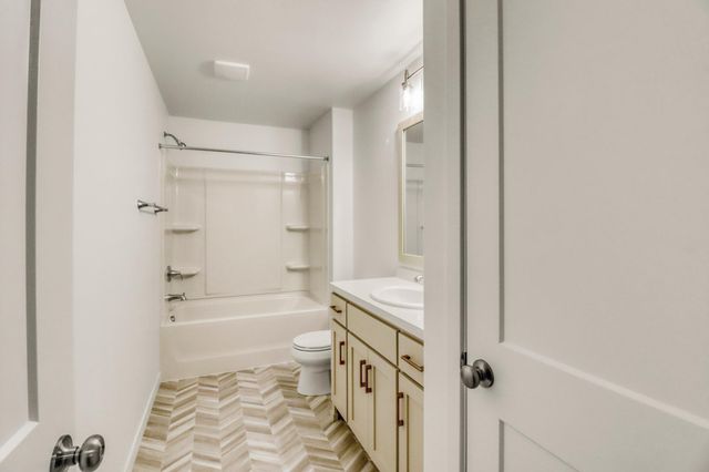 2575 Golden Lane S, Fargo, ND 58104