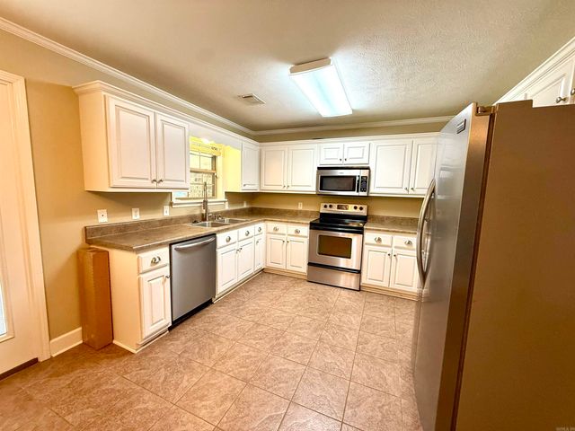 84 Rebecca Lane, Searcy, AR 72143