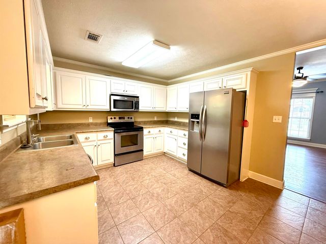 84 Rebecca Lane, Searcy, AR 72143