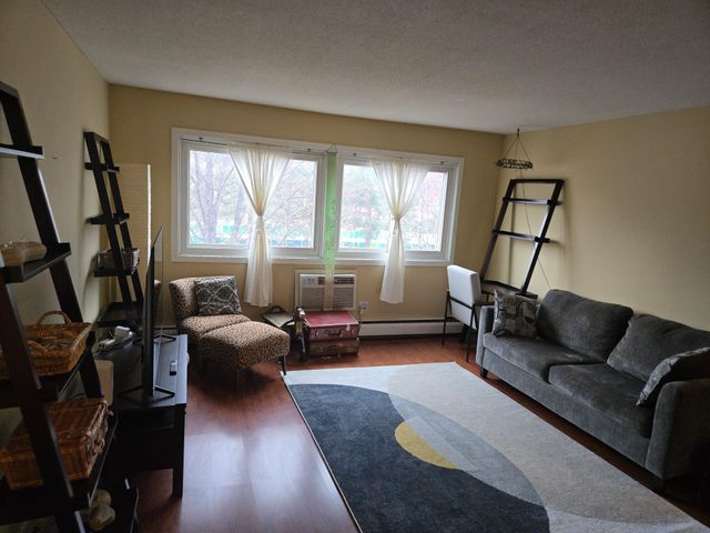 2616 Harriet Avenue 202, Minneapolis, MN 55408