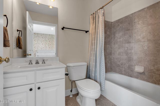 712 Abby Road, Middletown, NJ 07748