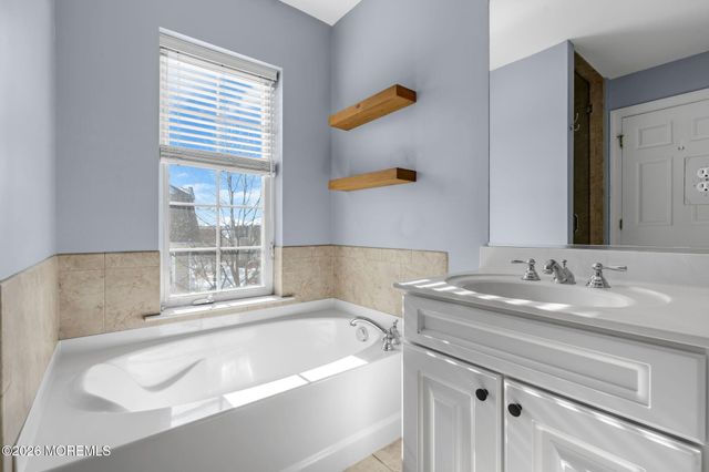 712 Abby Road, Middletown, NJ 07748