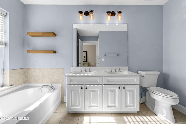 712 Abby Road, Middletown, NJ 07748