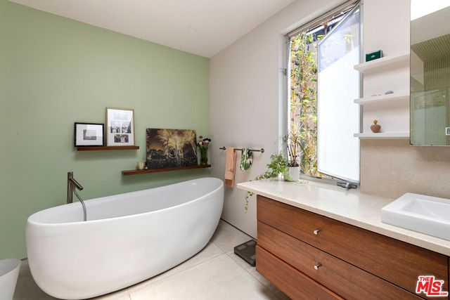 417 Venice Way, Venice, CA 90291