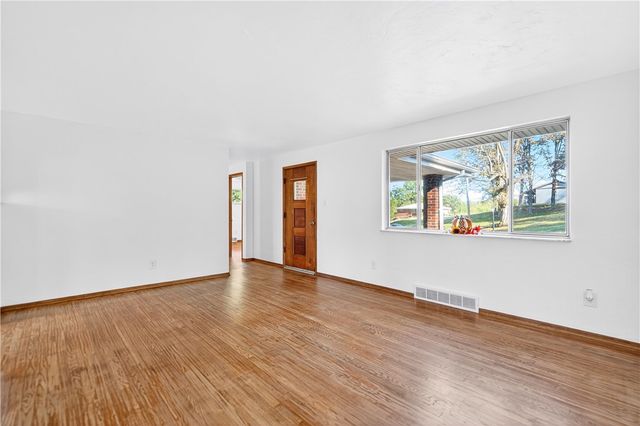 14 Holt Dr, Union Twp, PA 15332