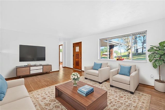 14 Holt Dr, Union Twp, PA 15332