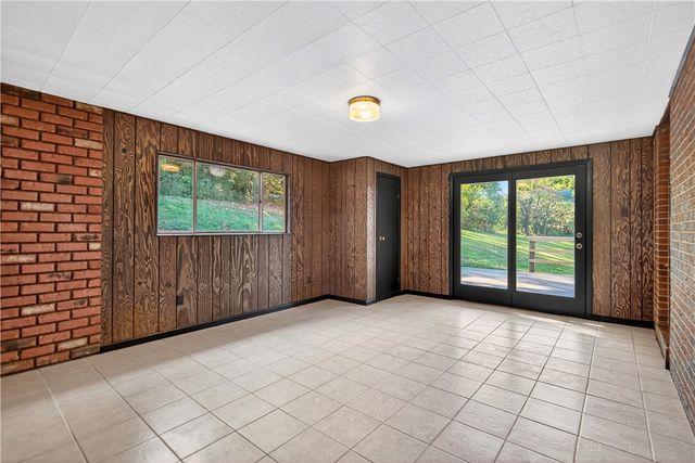 14 Holt Dr, Union Twp, PA 15332