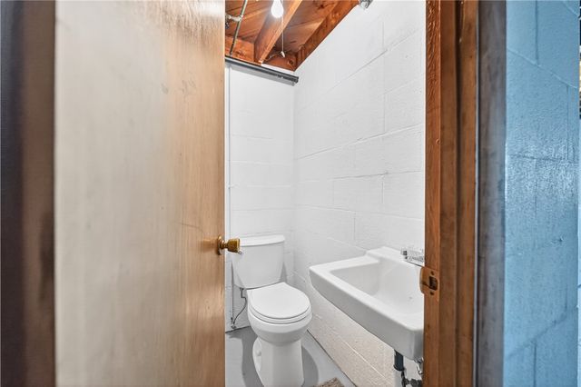 14 Holt Dr, Union Twp, PA 15332