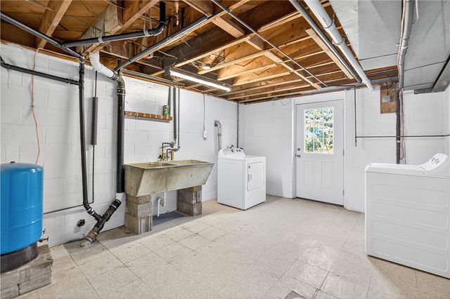 14 Holt Dr, Union Twp, PA 15332