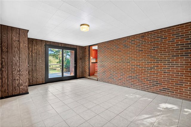 14 Holt Dr, Union Twp, PA 15332