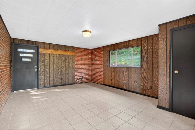 14 Holt Dr, Union Twp, PA 15332