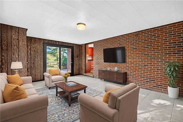 14 Holt Dr, Union Twp, PA 15332