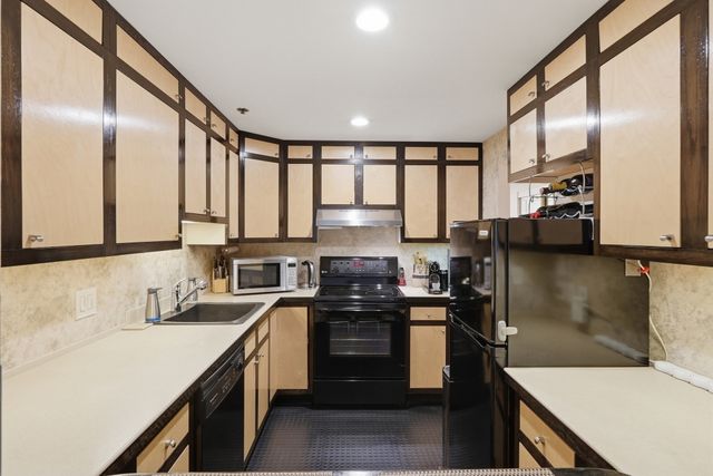 44 Elm Street 109, Worcester, MA 01609